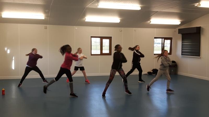 A group of people taking a dance class